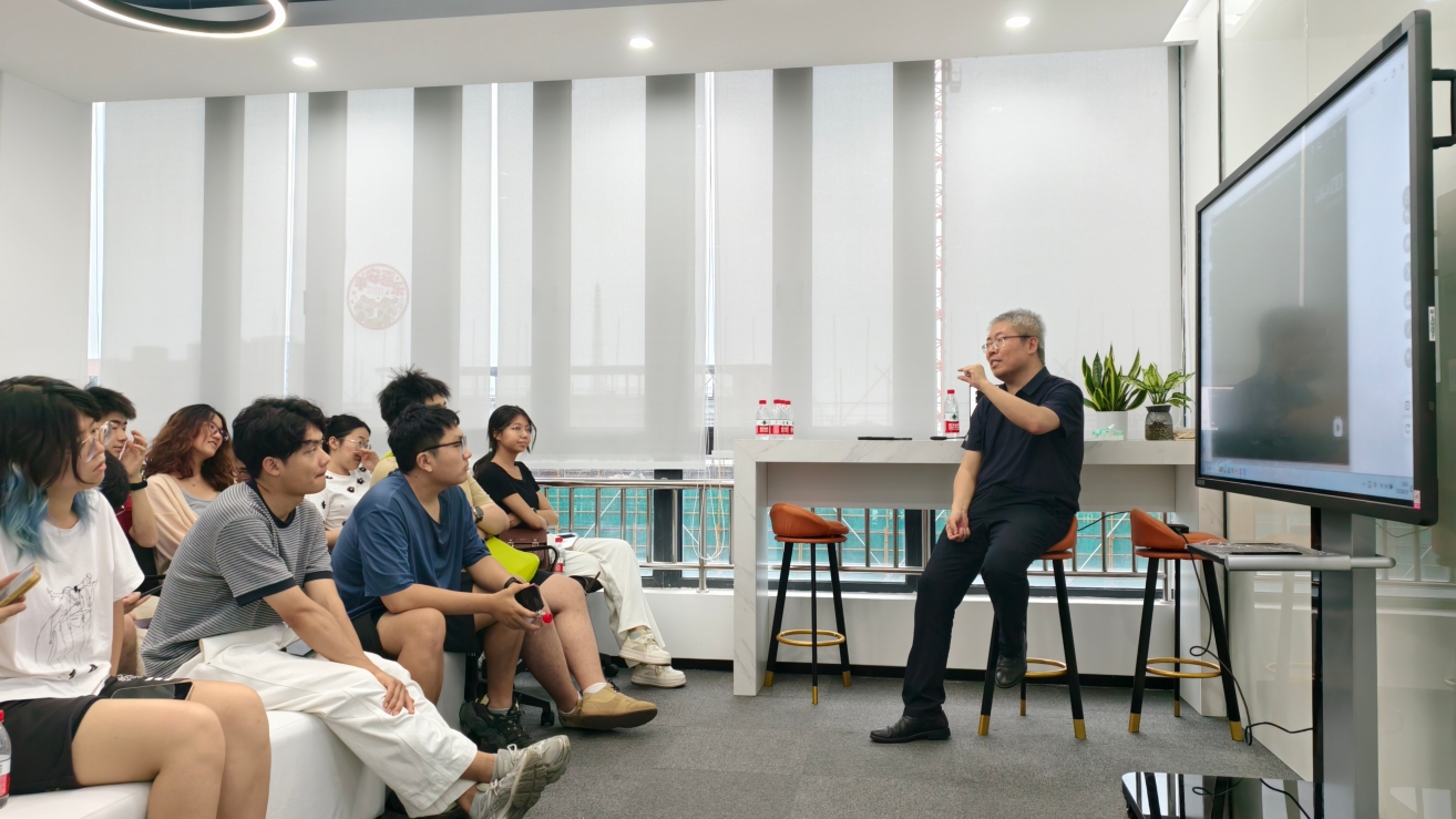 上海大学学子走进光键